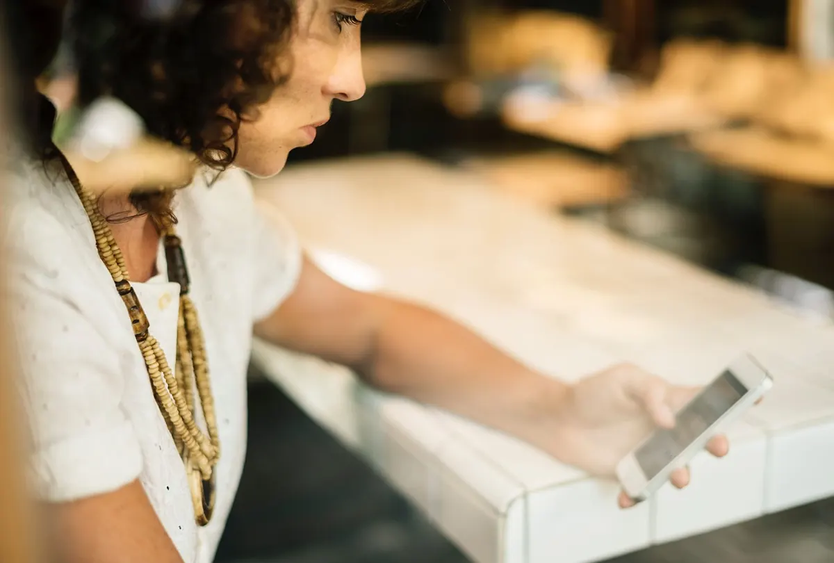 Online Chat Slang and Acronyms Explained for UK Users